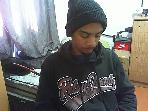 29YOURZ 28  online show from October 2, 2025, 1:47 pm