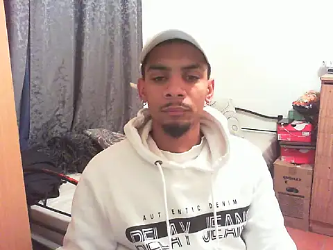 29YOURZ 28  online show from September 17, 2025, 9:17 pm