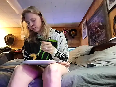 Ryan and Aurora online show from April 17, 2026, 10:34 pm