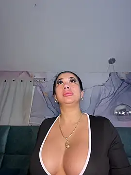 kiim taaylor online show from January 11, 2026, 2:51 am