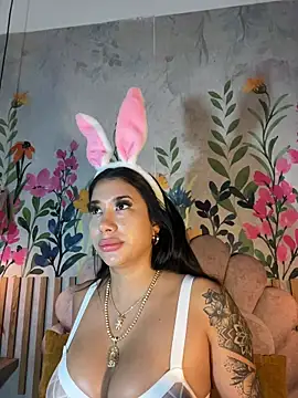 kiim taaylor online show from October 27, 2025, 1:01 pm