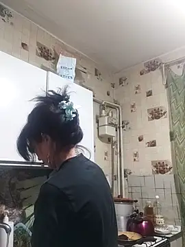 SweetLeila40 online show from December 1, 2025, 8:53 pm