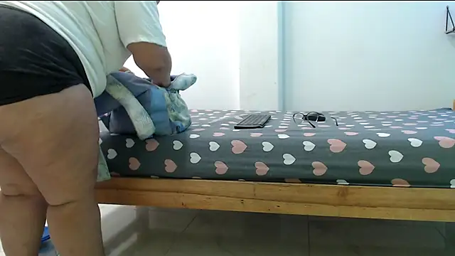 evaleribigtits18 online show from March 11, 2026, 2:05 am