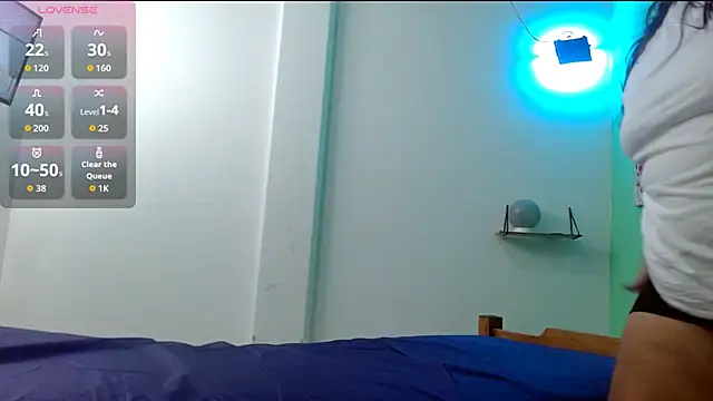 Snapshot of evaleribigtits18 chatting on July 2, 2026, 1:06 am evaleribigtits18 online show from July 2, 2026, 1:06 am