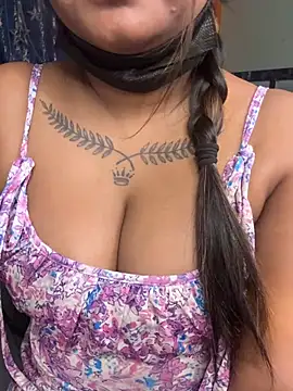 Hot Urvi online show from June 19, 2026, 4:13 pm