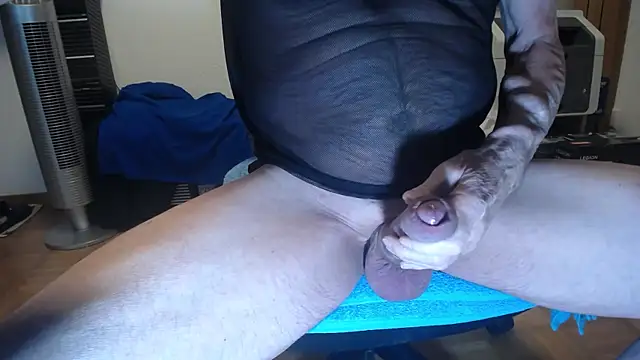 Snapshot of MrTrent chatting on March 4, 2025, 2:32 pm MrTrent online show from March 4, 2025, 2:32 pm