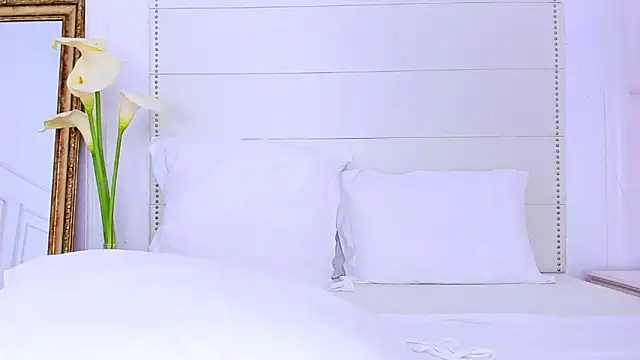 Snapshot of MoonAngelic chatting on March 6, 2025, 2:51 am MoonAngelic online show from March 6, 2025, 2:51 am