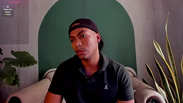 noah jones   online show from November 24, 2025, 5:02 pm