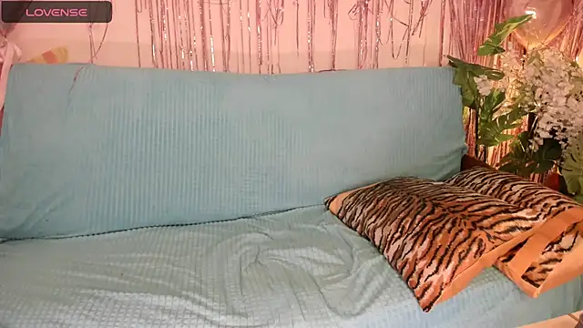 KelliRaid online show from October 30, 2025, 10:57 am