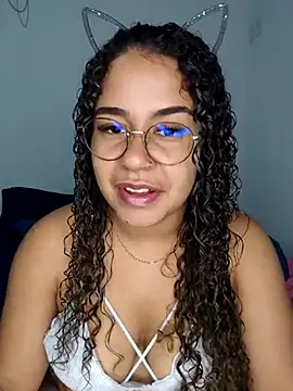 VitoriaFernandes online show from March 22, 2025, 8:59 pm