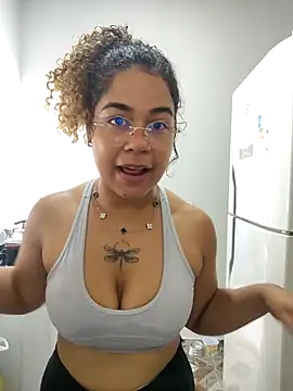 VitoriaFernandes online show from February 11, 2026, 2:28 pm