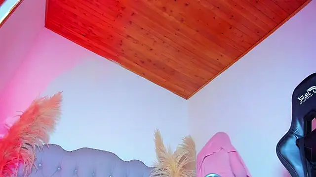 Tahiraa  online show from April 1, 2026, 1:23 pm