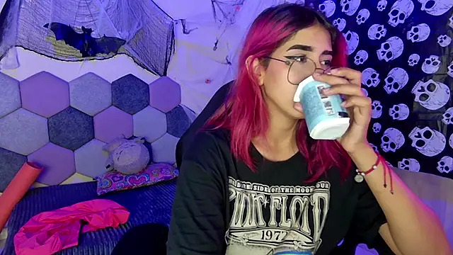 Horny tgn online show from October 22, 2025, 7:46 pm