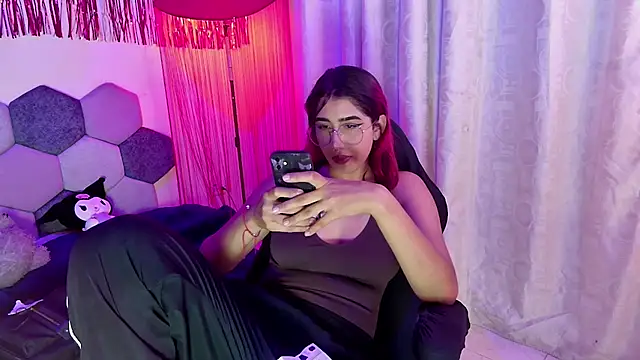 Horny tgn online show from February 19, 2026, 6:05 pm