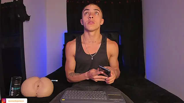 James1lee  online show from March 8, 2025, 3:39 am