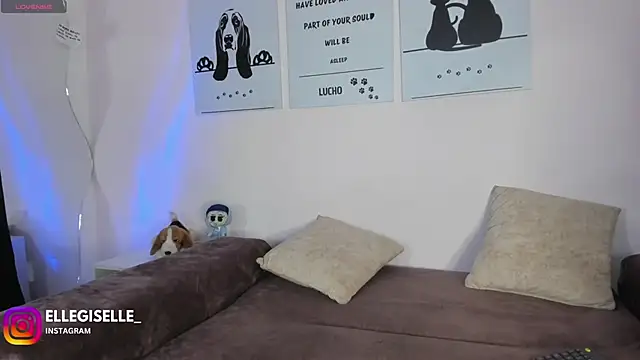 Snapshot of ElleGisellee chatting on November 22, 2025, 10:41 pm ElleGisellee online show from November 22, 2025, 10:41 pm