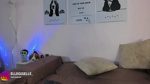 Snapshot of ElleGisellee chatting on September 29, 2025, 3:35 am ElleGisellee online show from September 29, 2025, 3:35 am