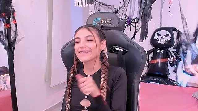 sofiarouge online show from October 16, 2025, 8:17 pm