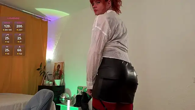 Snapshot of ginavontease chatting on June 17, 2026, 3:44 pm ginavontease online show from June 17, 2026, 3:44 pm