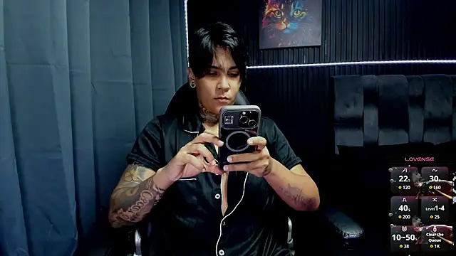 ZhoeStrong online show from November 10, 2025, 4:28 am