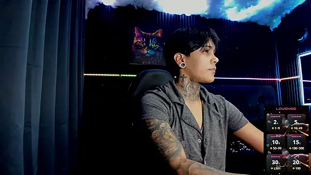 ZhoeStrong online show from November 9, 2025, 7:56 am