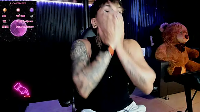 ZhoeStrong online show from March 11, 2025, 9:59 pm