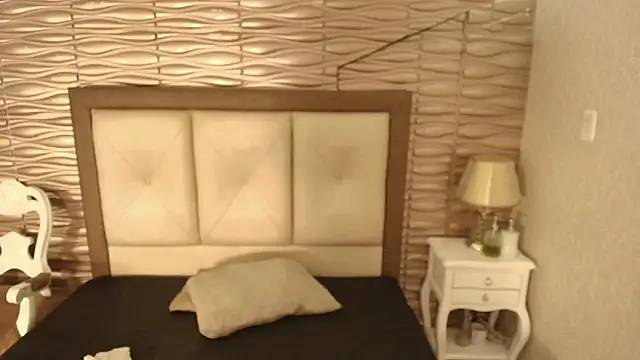 sofiaclauss online show from October 12, 2025, 9:38 pm