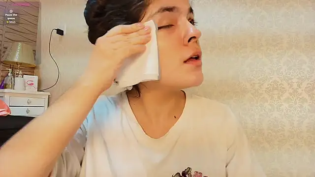 sofiaclauss online show from September 30, 2025, 8:26 pm