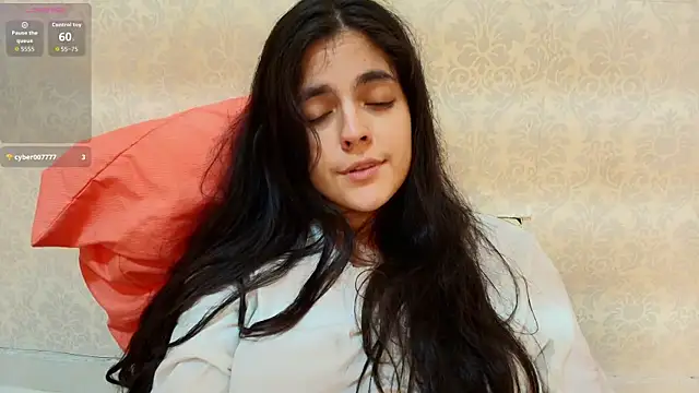 sofiaclauss online show from October 4, 2025, 8:05 am