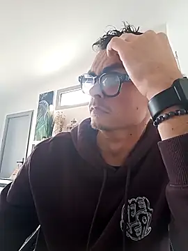 Snapshot of GLouglou19 chatting on March 2, 2026, 2:02 pm GLouglou19 online show from March 2, 2026, 2:02 pm