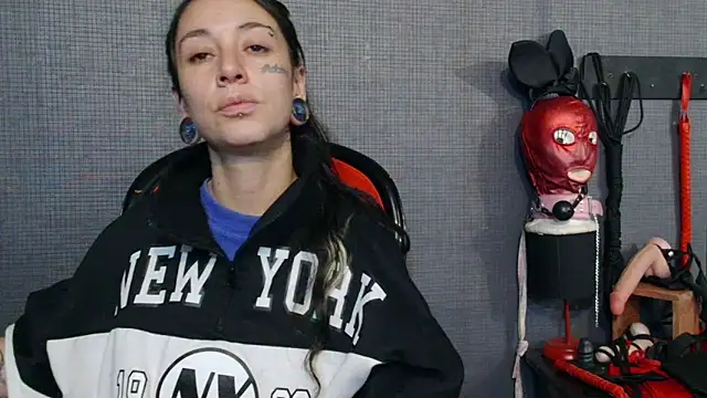 Snapshot of LusstCruella chatting on March 2, 2025, 2:25 pm LusstCruella online show from March 2, 2025, 2:25 pm