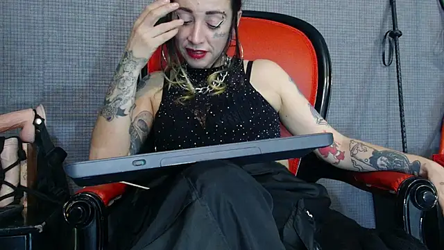 Snapshot of LusstCruella chatting on March 21, 2025, 11:12 pm LusstCruella online show from March 21, 2025, 11:12 pm