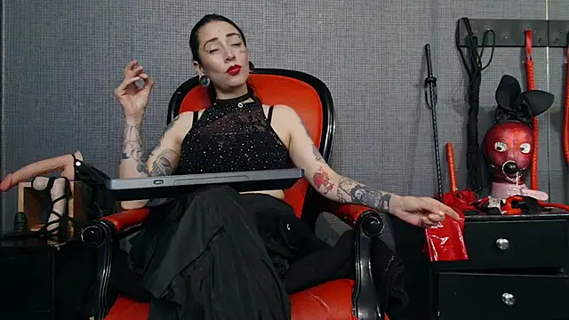Snapshot of LusstCruella chatting on March 18, 2025, 6:17 pm LusstCruella online show from March 18, 2025, 6:17 pm
