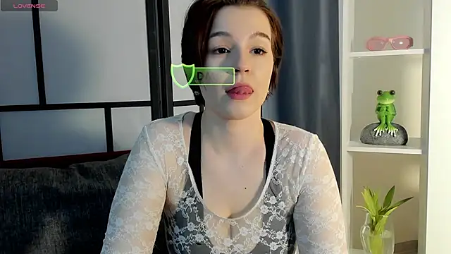 Snapshot of LynBrow chatting on March 19, 2025, 2:13 pm LynBrow online show from March 19, 2025, 2:13 pm
