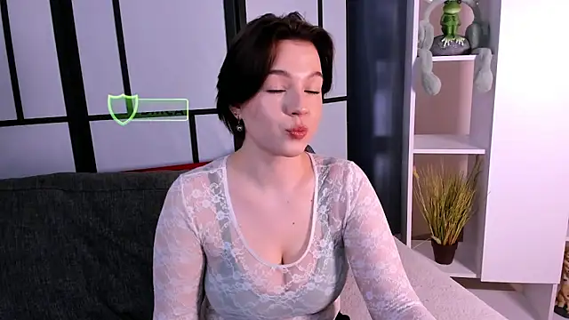 Snapshot of LynBrow chatting on March 11, 2025, 10:29 am LynBrow online show from March 11, 2025, 10:29 am