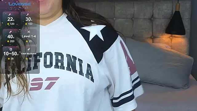 Laia and Aloby online show from December 15, 2025, 10:26 pm