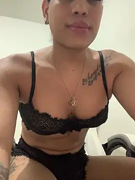 Snapshot of Emiily_Miller chatting on December 21, 2024, 10:19 pm Emiily Miller online show from December 21, 2024, 10:19 pm