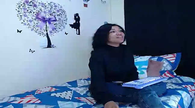 Snapshot of katty_ebonny chatting on December 11, 2024, 2:52 am katty ebonny online show from December 11, 2024, 2:52 am