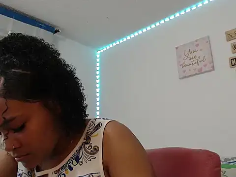 Snapshot of katty_ebonny chatting on November 28, 2025, 10:54 pm katty ebonny online show from November 28, 2025, 10:54 pm