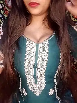 Snapshot of Sreya213 chatting on February 6, 2026, 6:04 pm Sreya213 online show from February 6, 2026, 6:04 pm