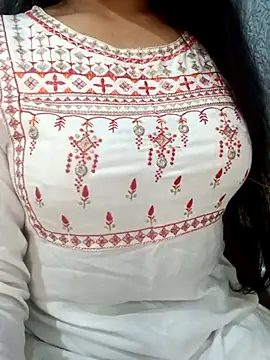 Rina777o online show from November 7, 2025, 5:06 pm