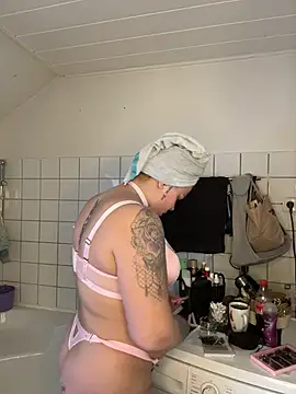 Snapshot of elina_may chatting on February 13, 2026, 9:42 am elina may online show from February 13, 2026, 9:42 am