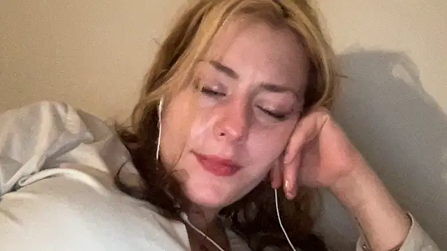 SkarlettRose96 online show from October 15, 2025, 4:11 am