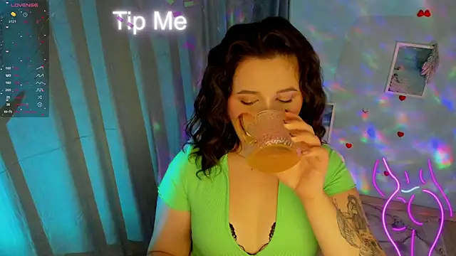 Lei White online show from September 25, 2025, 7:09 pm