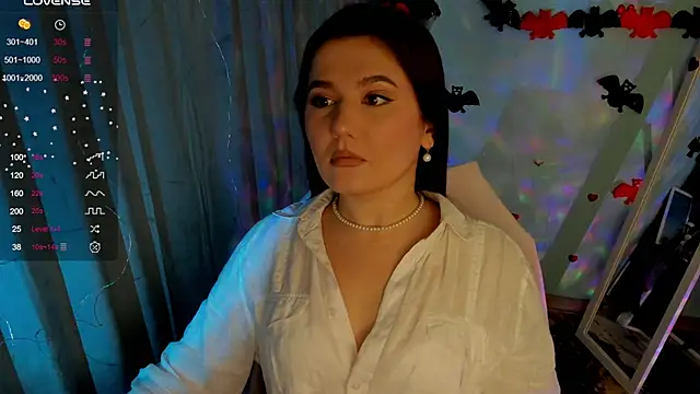 Lei White online show from October 19, 2025, 9:28 pm