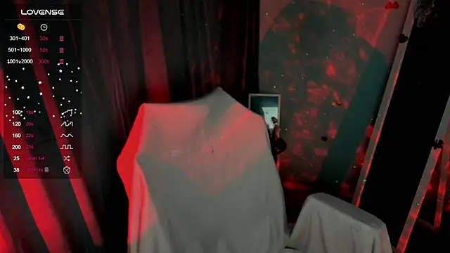 Lei White online show from October 10, 2025, 7:47 pm