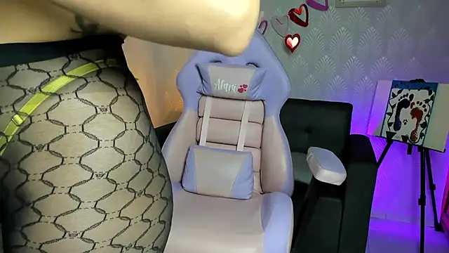 Alaia Love77 online show from February 25, 2026, 8:41 pm