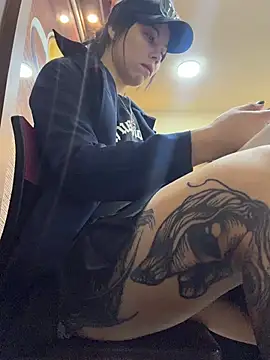 EemaHaruki online show from April 21, 2026, 5:30 pm