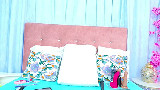 AlliciaKim online show from November 14, 2025, 7:17 pm