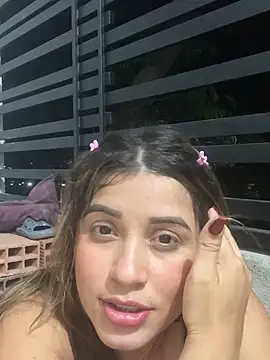 perlita05 online show from October 4, 2025, 2:24 am